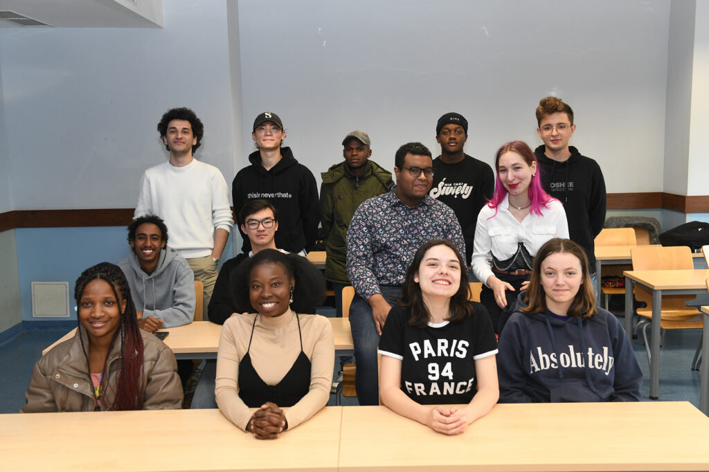 International students in a classroom during reparatory courses
