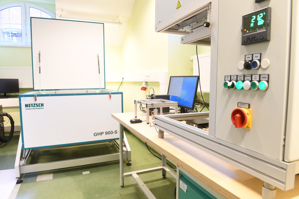 Laboratorium Maszyn
i Urządzeń Elektrycznych