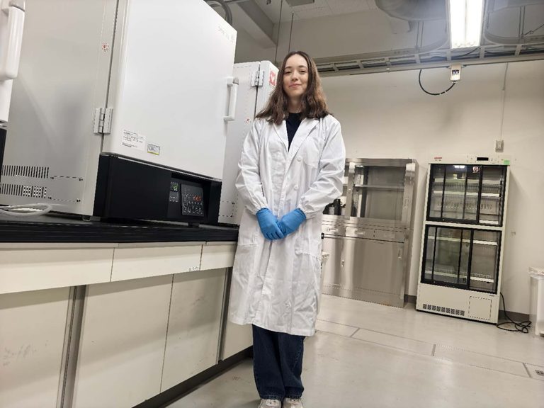 Gabriela Kęsek in a research lab during a research internship at the Advanced Institute for Materials Research (AIMR), Tohoku University in Sendai, one of Japan’s leading centres for materials science.
